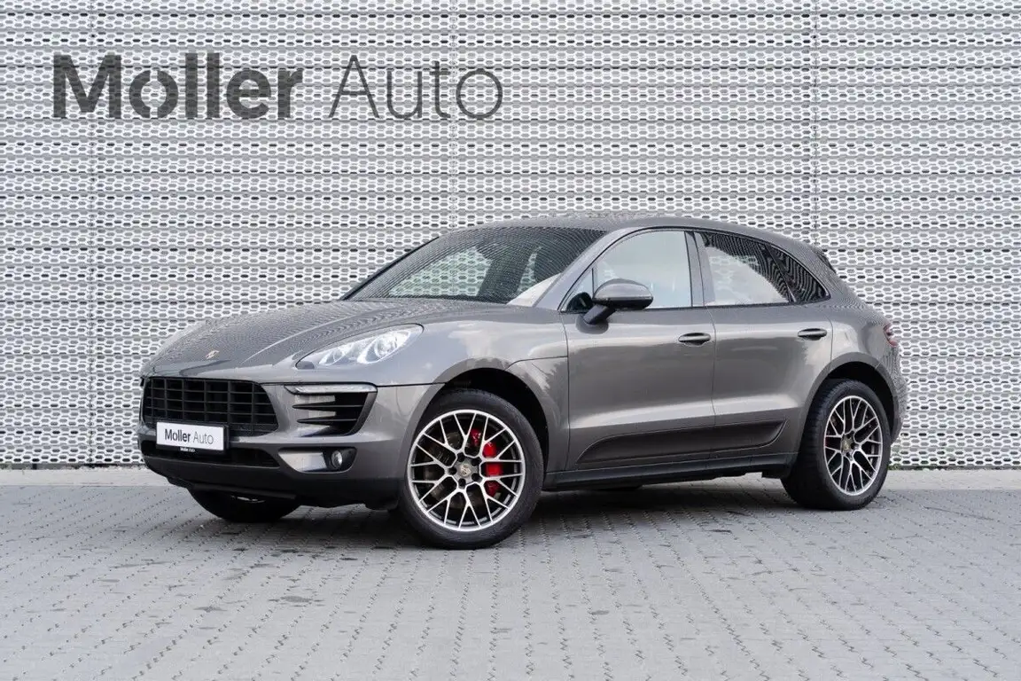 PORSCHE MACAN