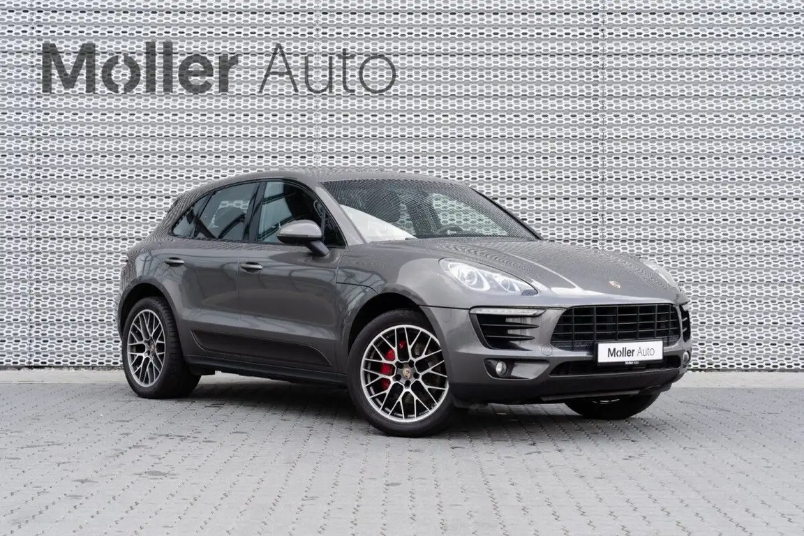 PORSCHE MACAN
