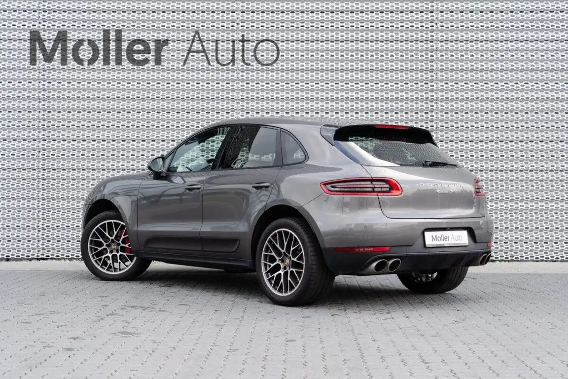 PORSCHE MACAN
