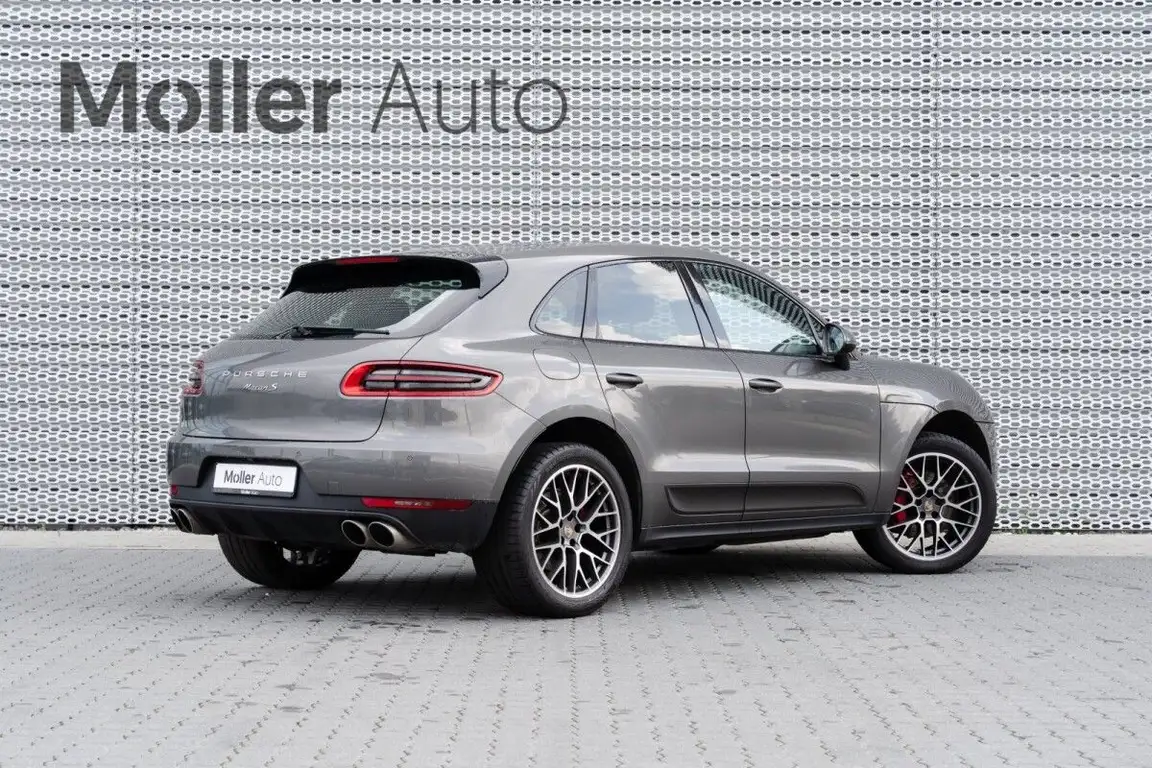 PORSCHE MACAN
