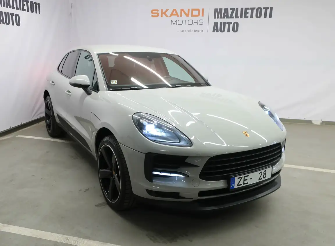 PORSCHE MACAN