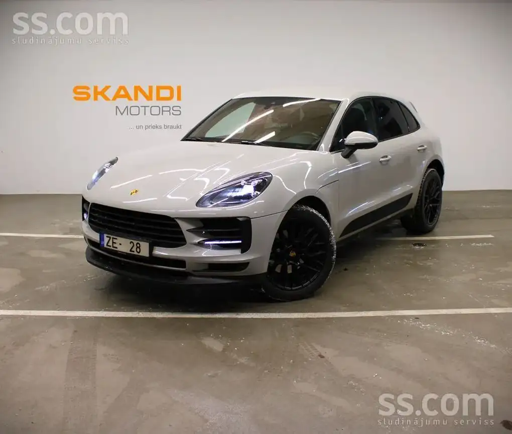 PORSCHE MACAN