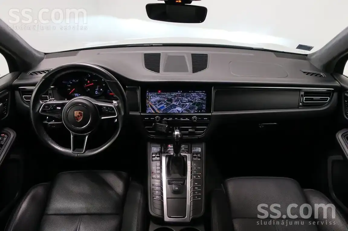 PORSCHE MACAN
