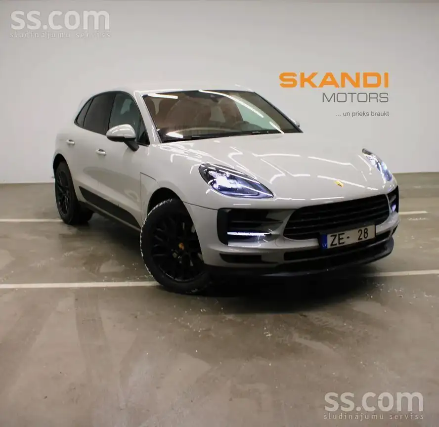 PORSCHE MACAN