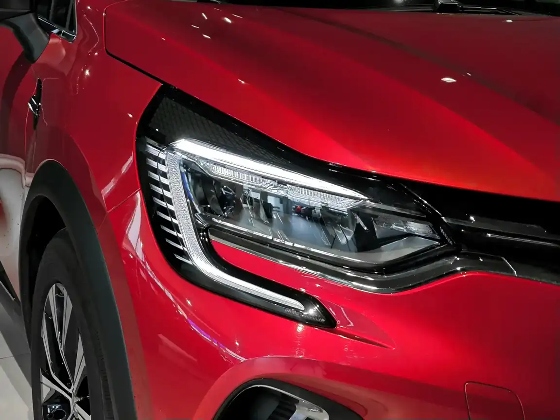RENAULT CAPTUR