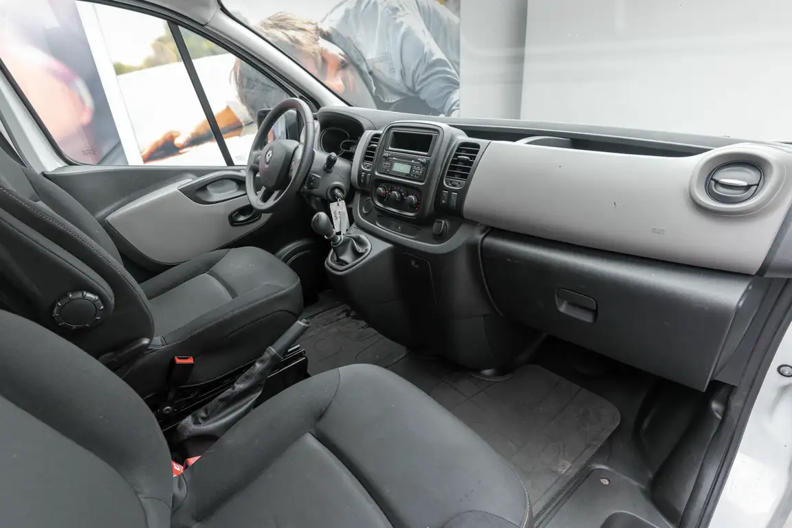 RENAULT TRAFIC