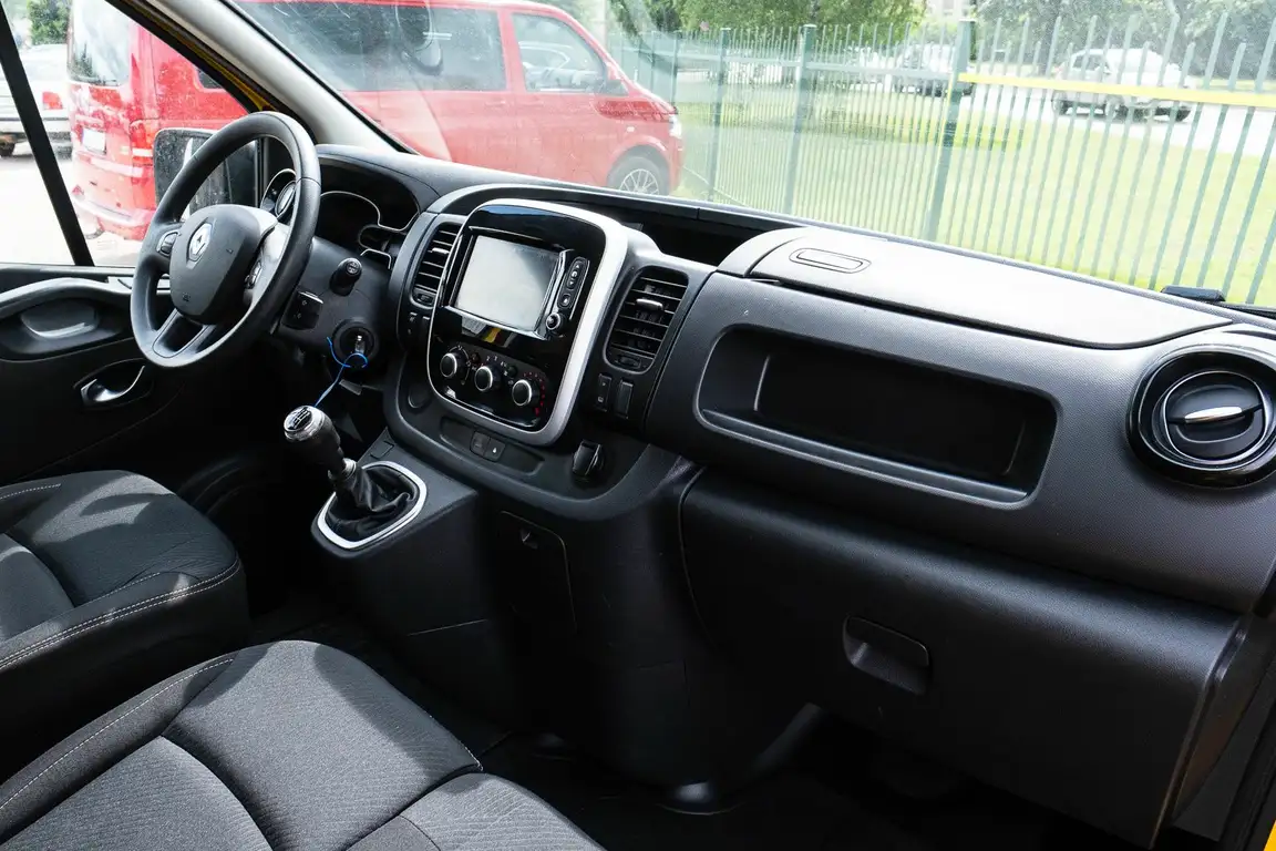 RENAULT TRAFIC