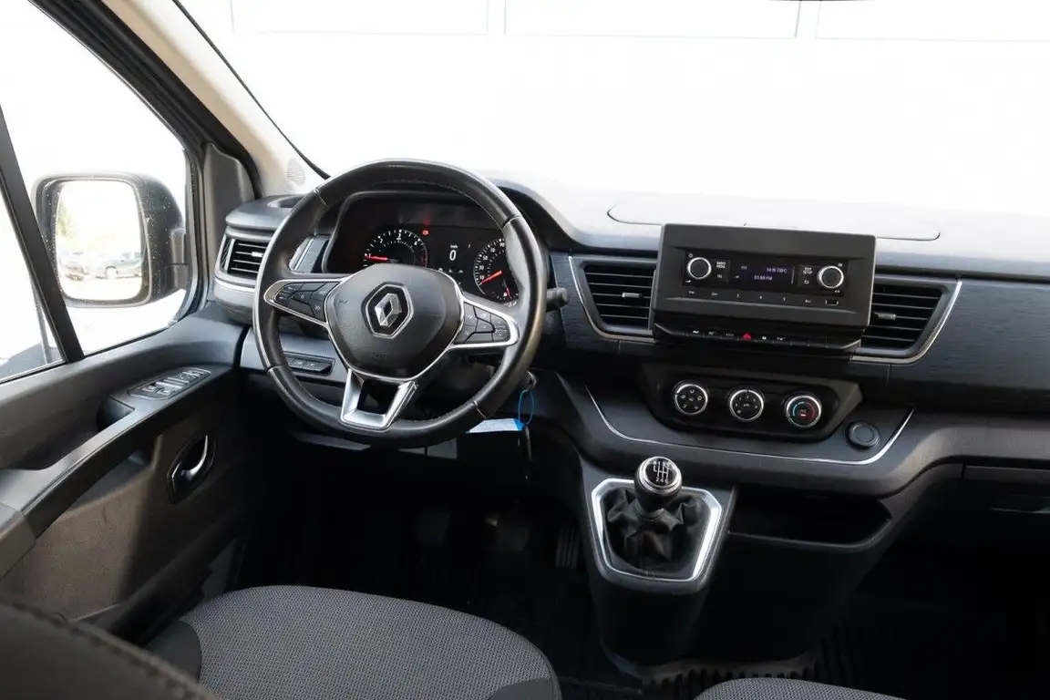 RENAULT TRAFIC