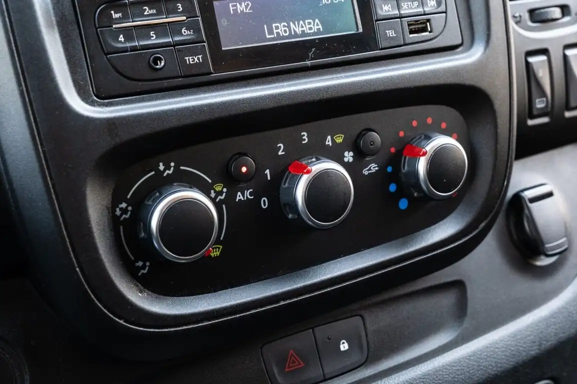 RENAULT TRAFIC
