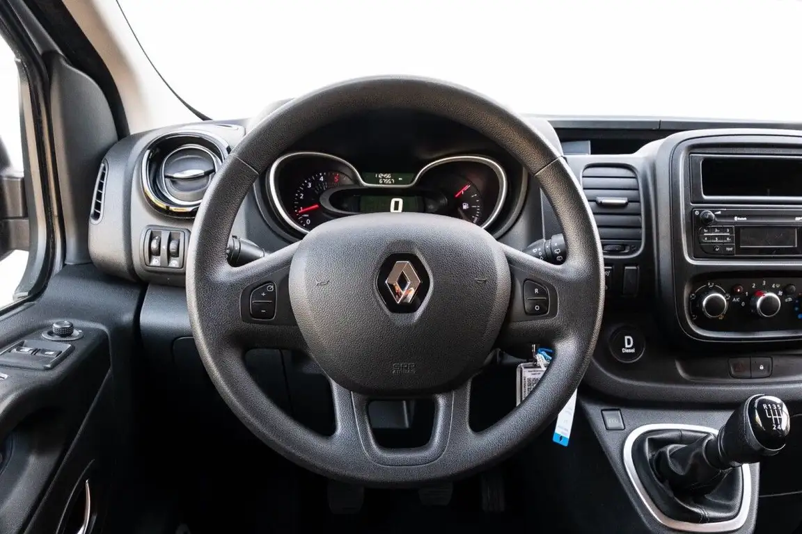 RENAULT TRAFIC