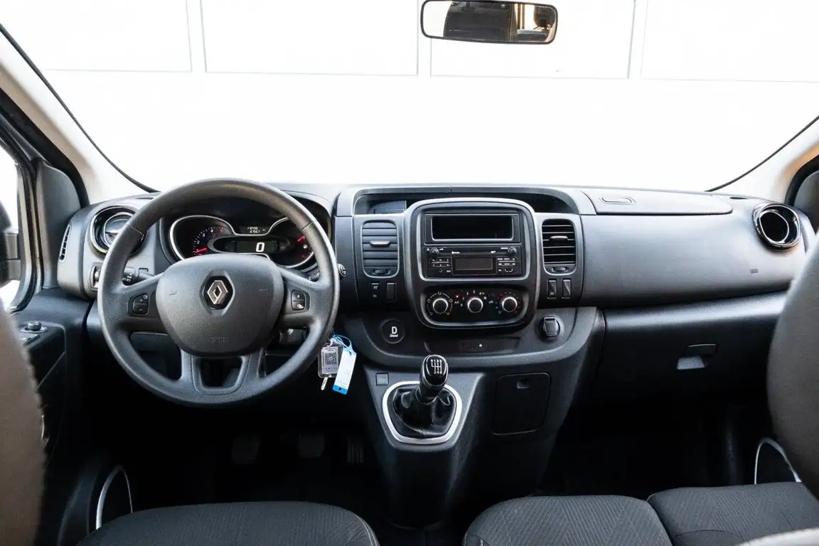 RENAULT TRAFIC
