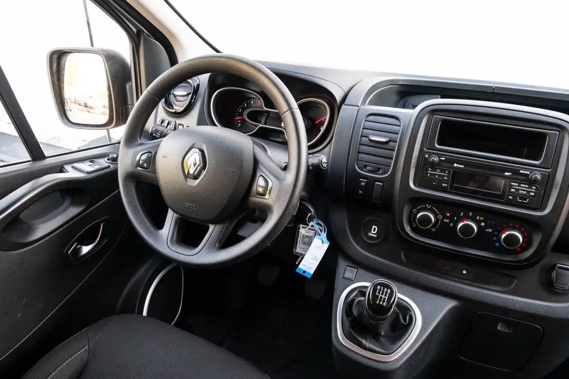 RENAULT TRAFIC