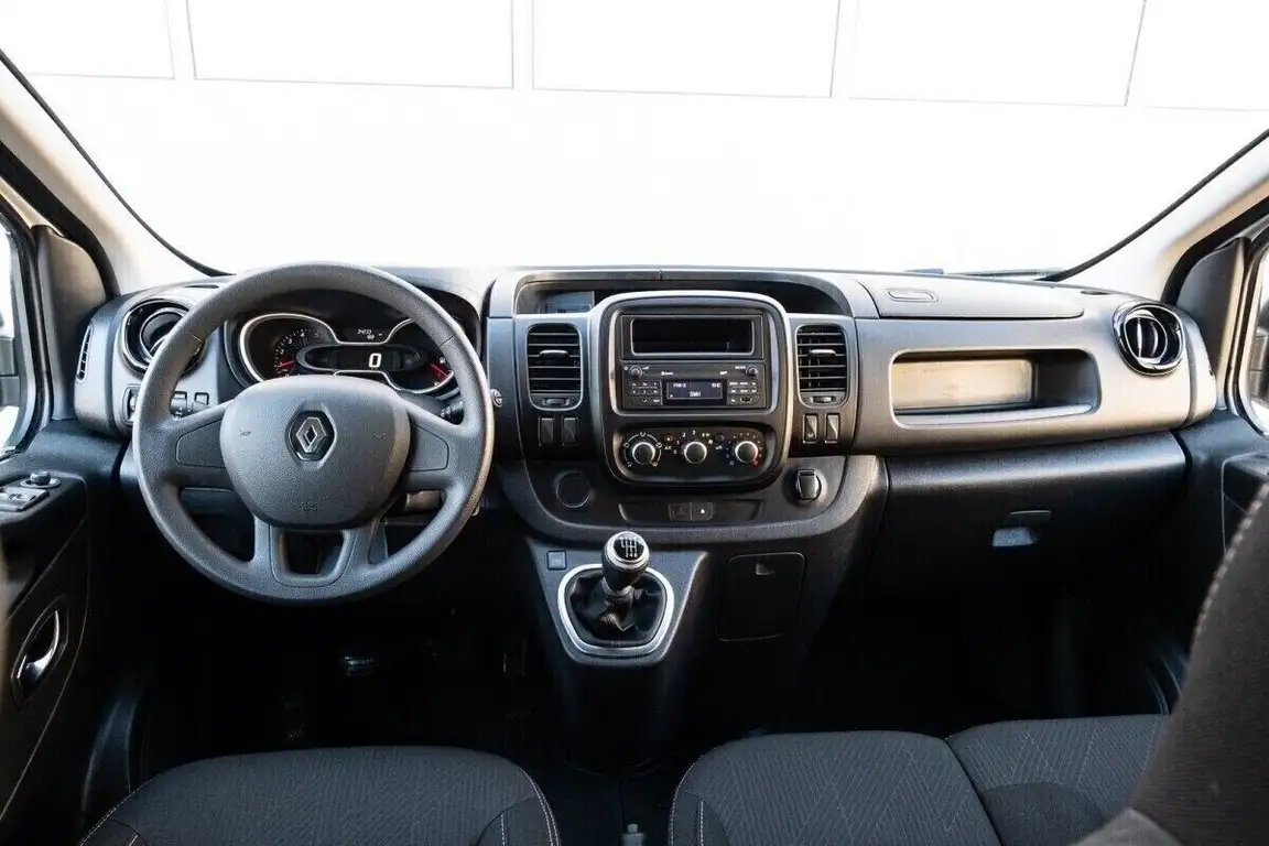 RENAULT TRAFIC