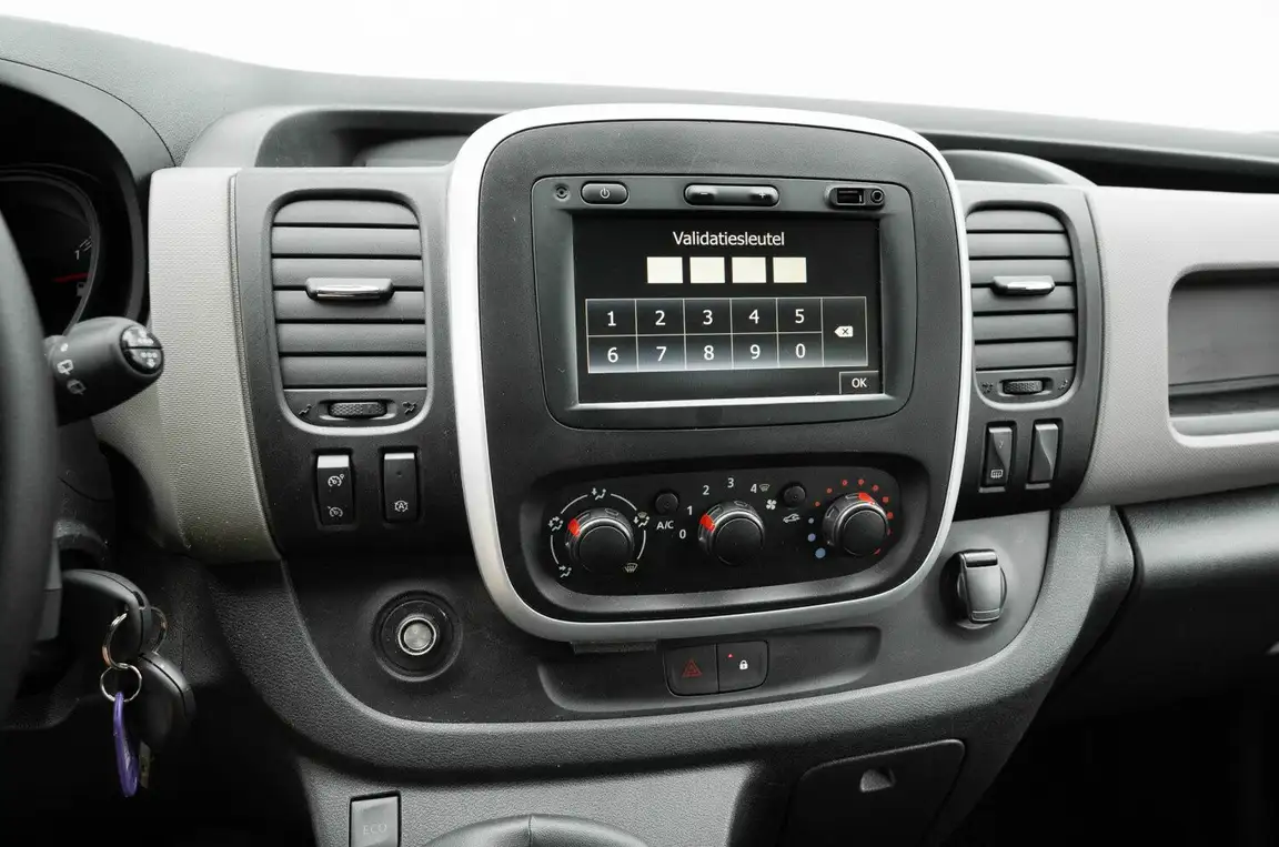 RENAULT TRAFIC