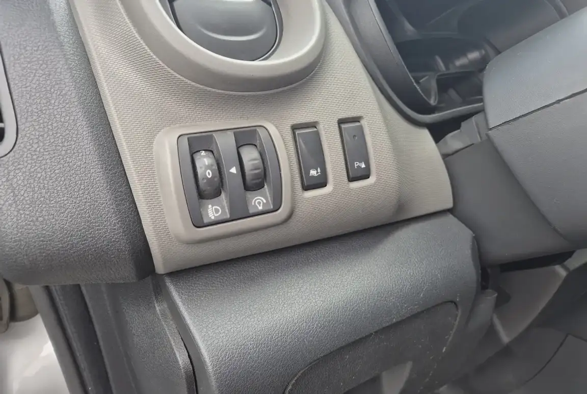 RENAULT TRAFIC