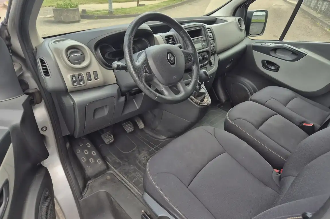 RENAULT TRAFIC