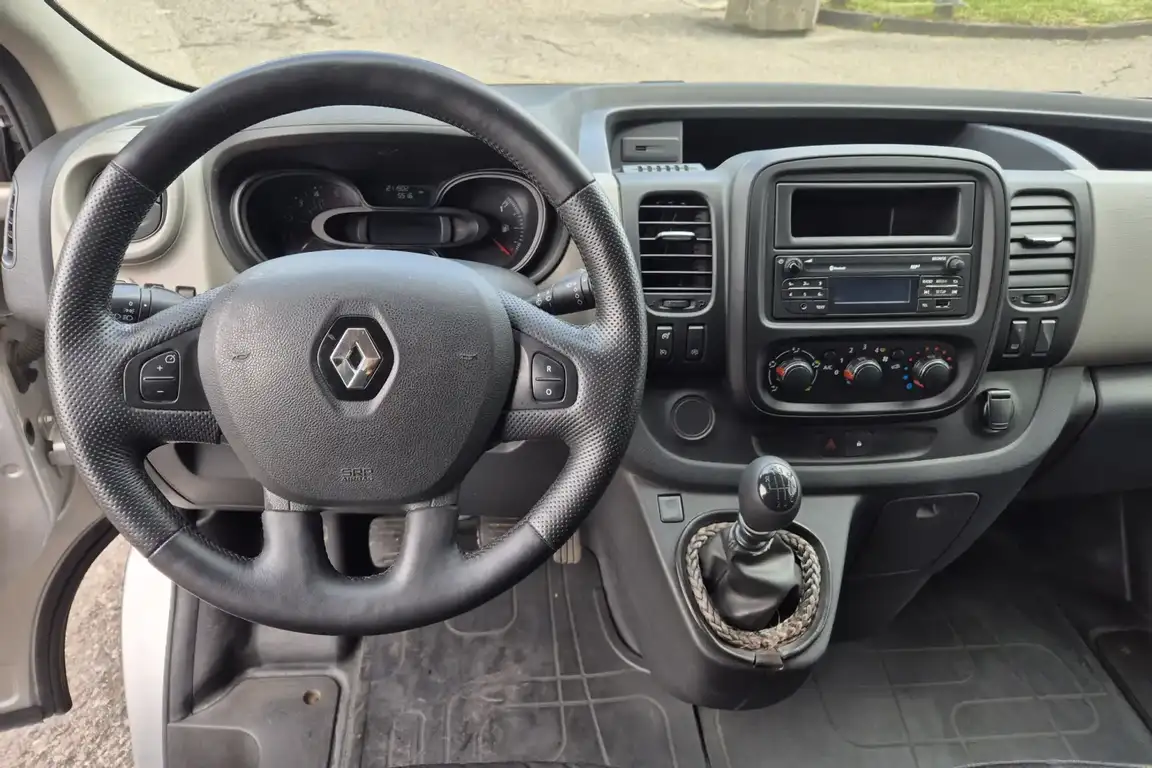 RENAULT TRAFIC