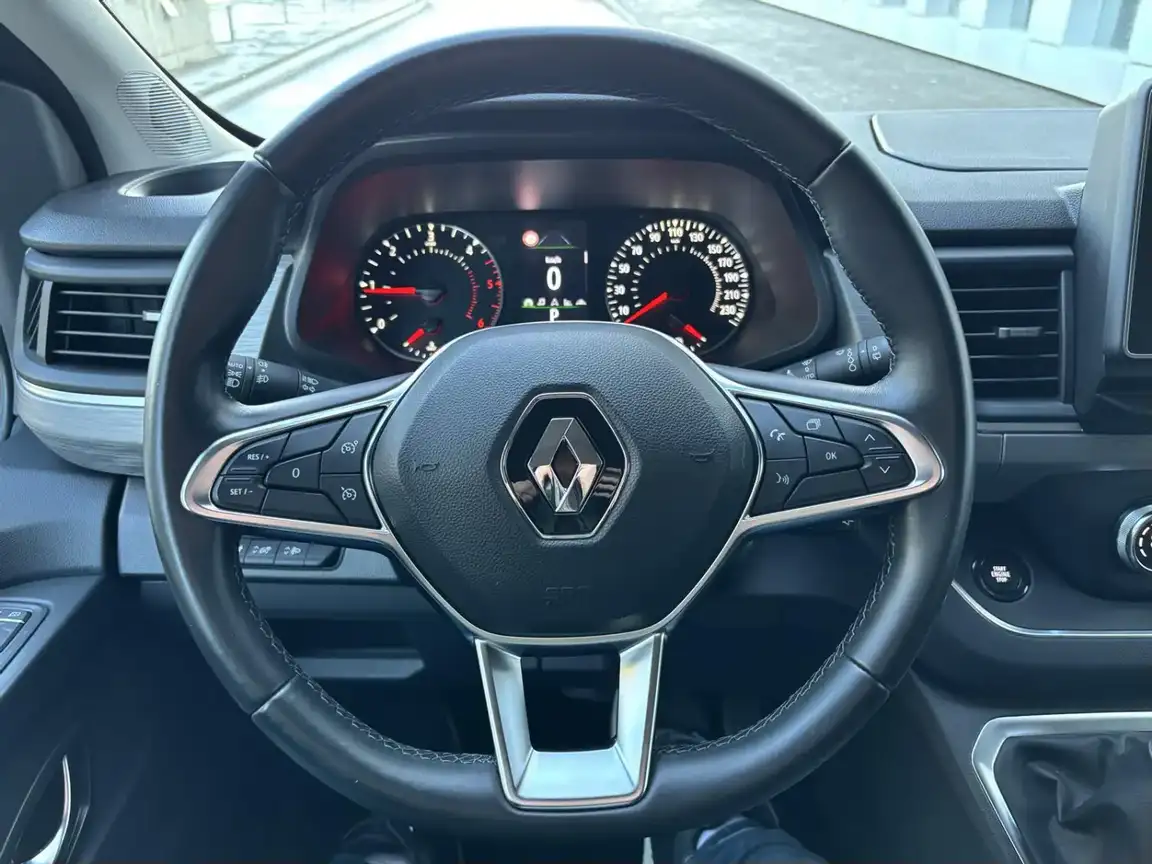 RENAULT TRAFIC