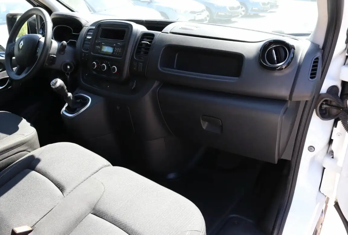 RENAULT TRAFIC