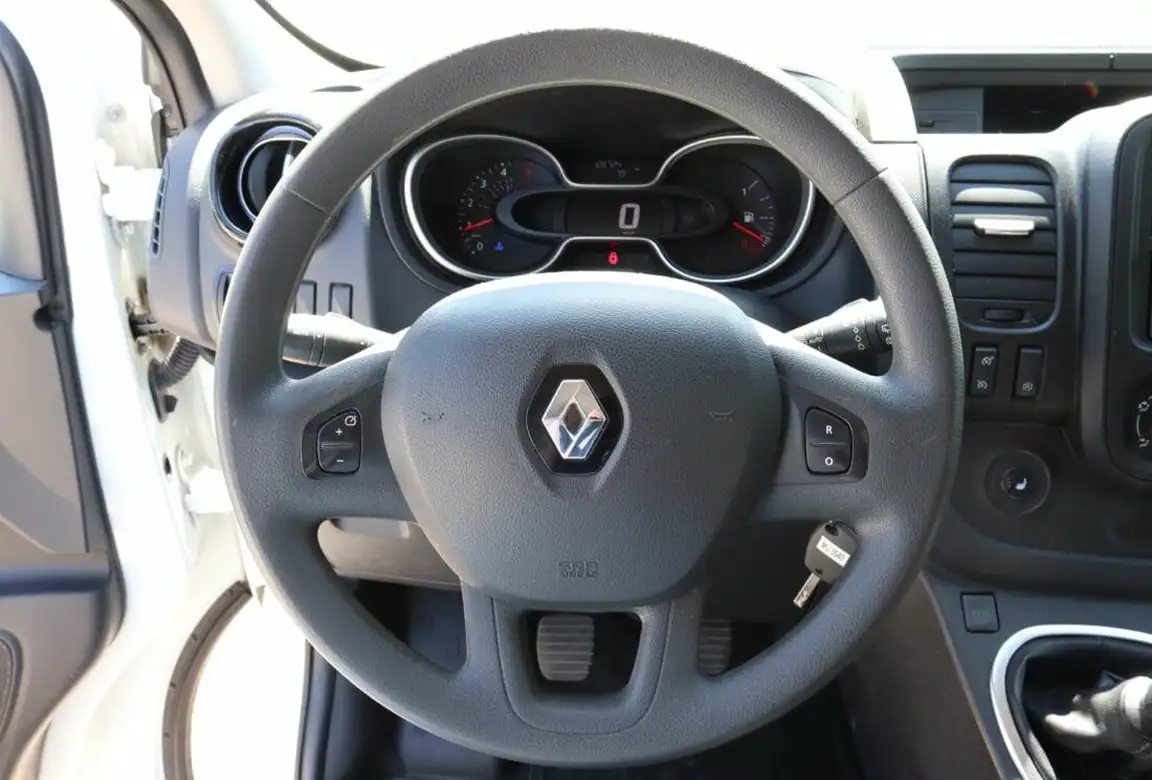 RENAULT TRAFIC
