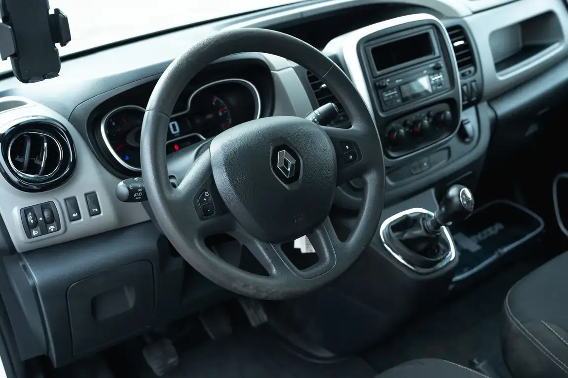 RENAULT TRAFIC
