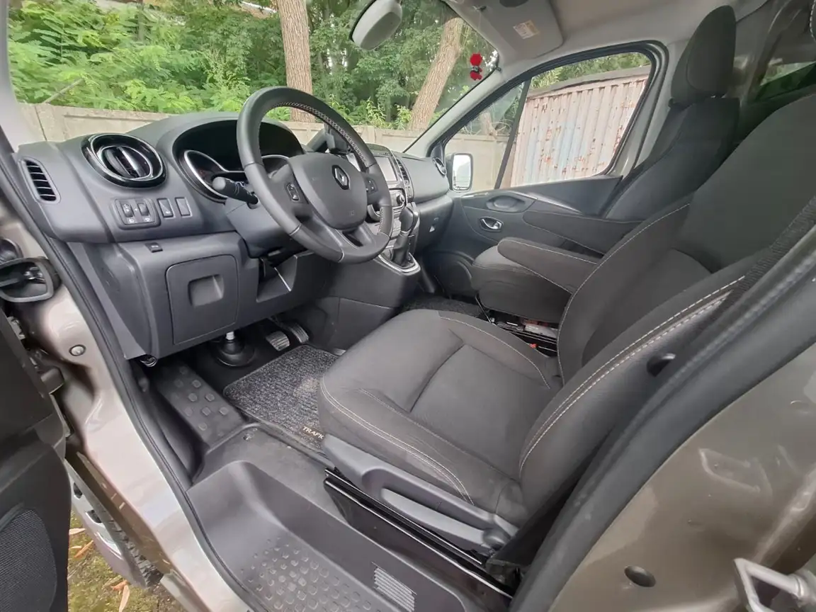 RENAULT TRAFIC
