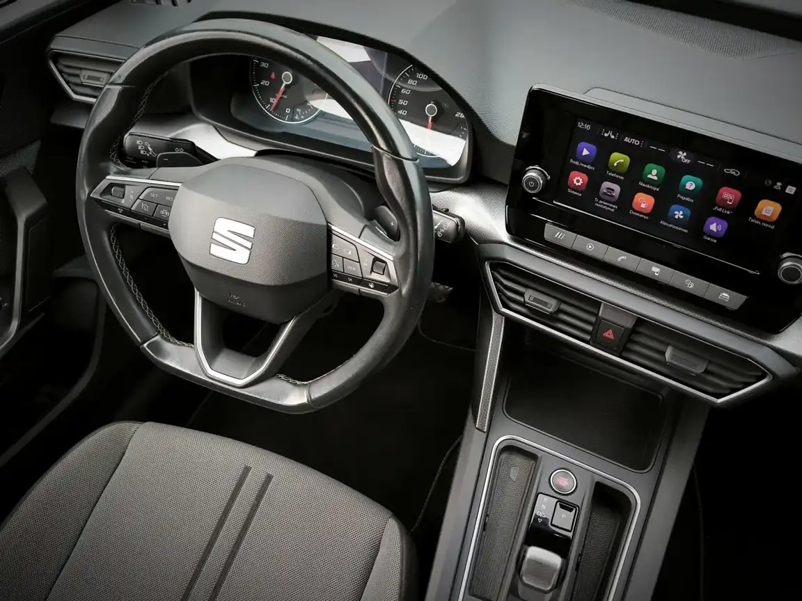SEAT LEON