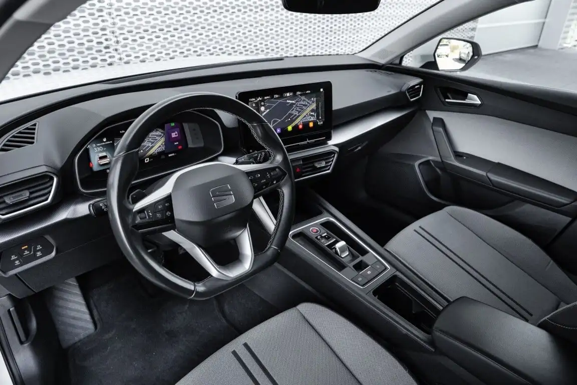 SEAT LEON