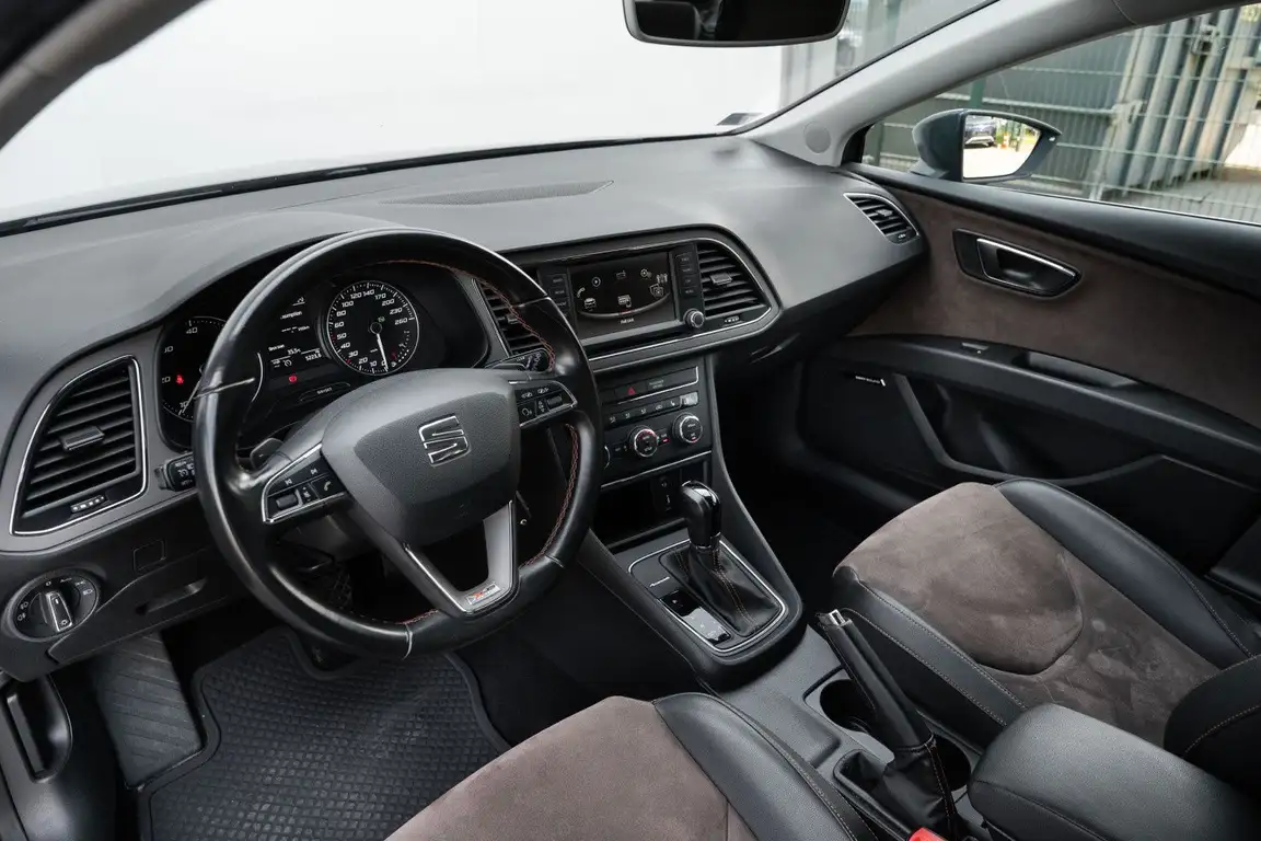 SEAT LEON