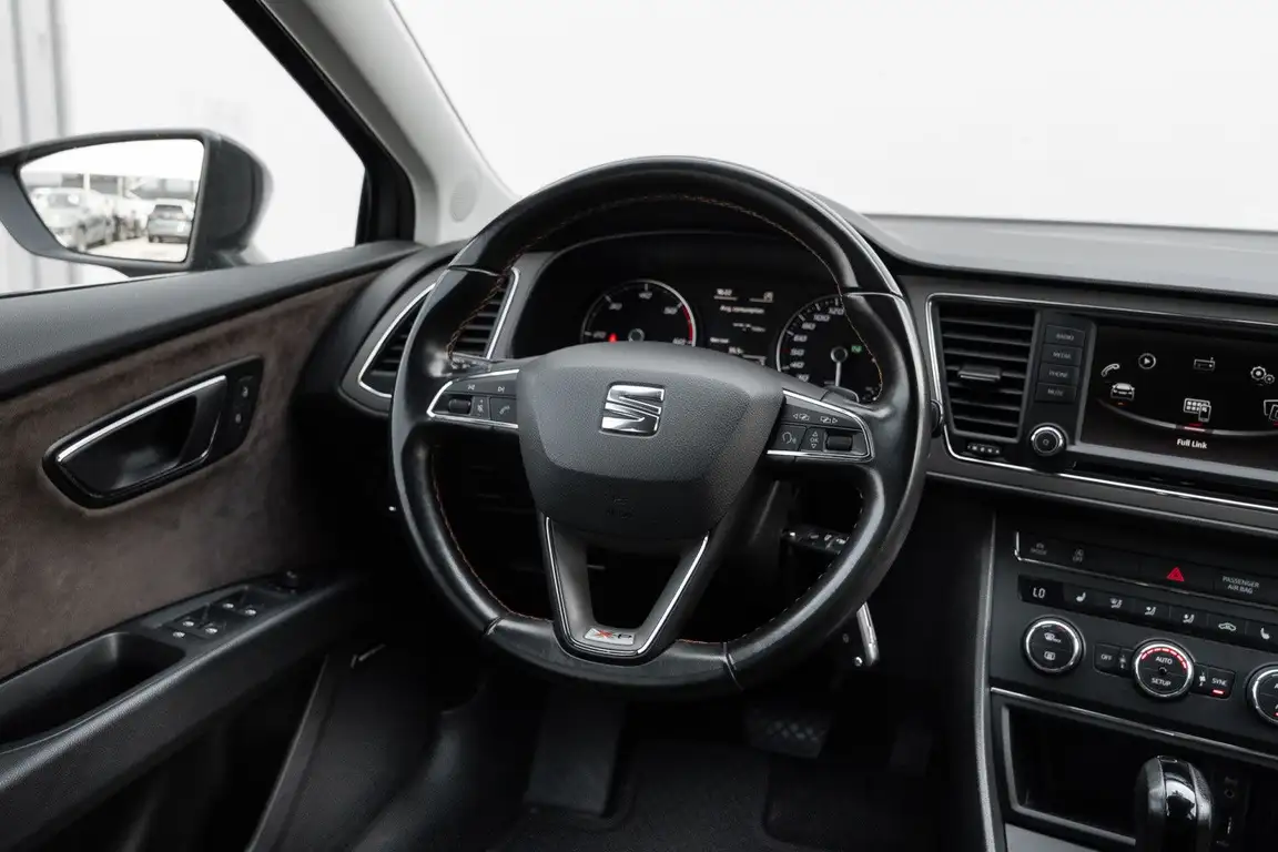 SEAT LEON