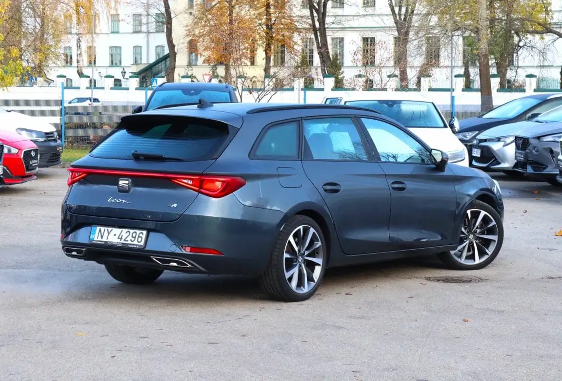 SEAT LEON