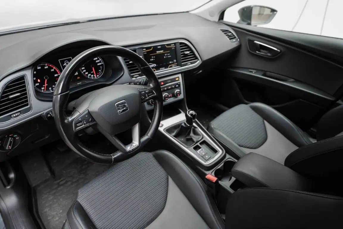 SEAT LEON