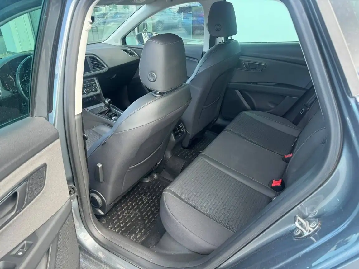 SEAT LEON