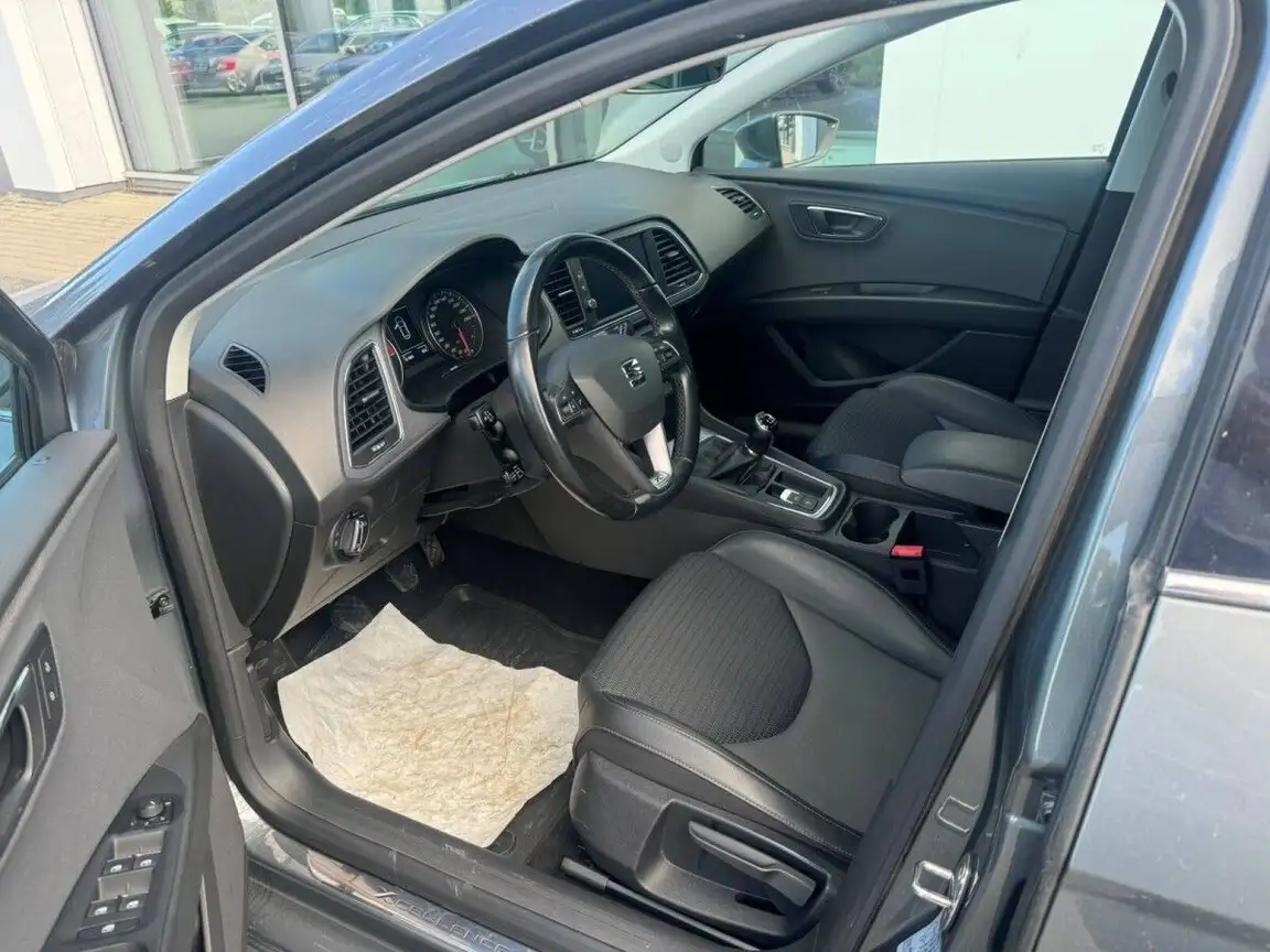SEAT LEON