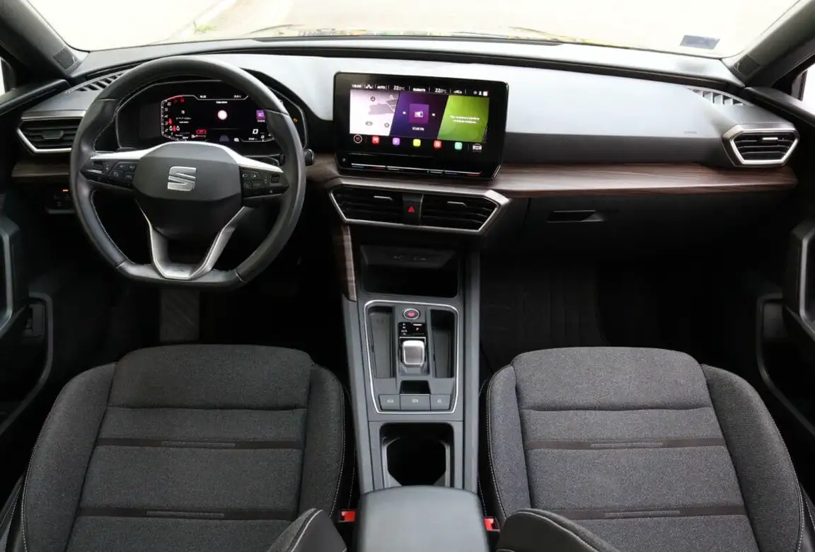 SEAT LEON