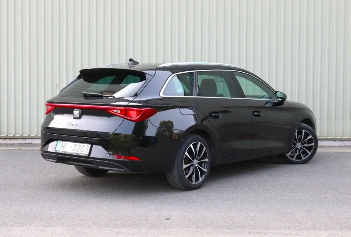 SEAT LEON
