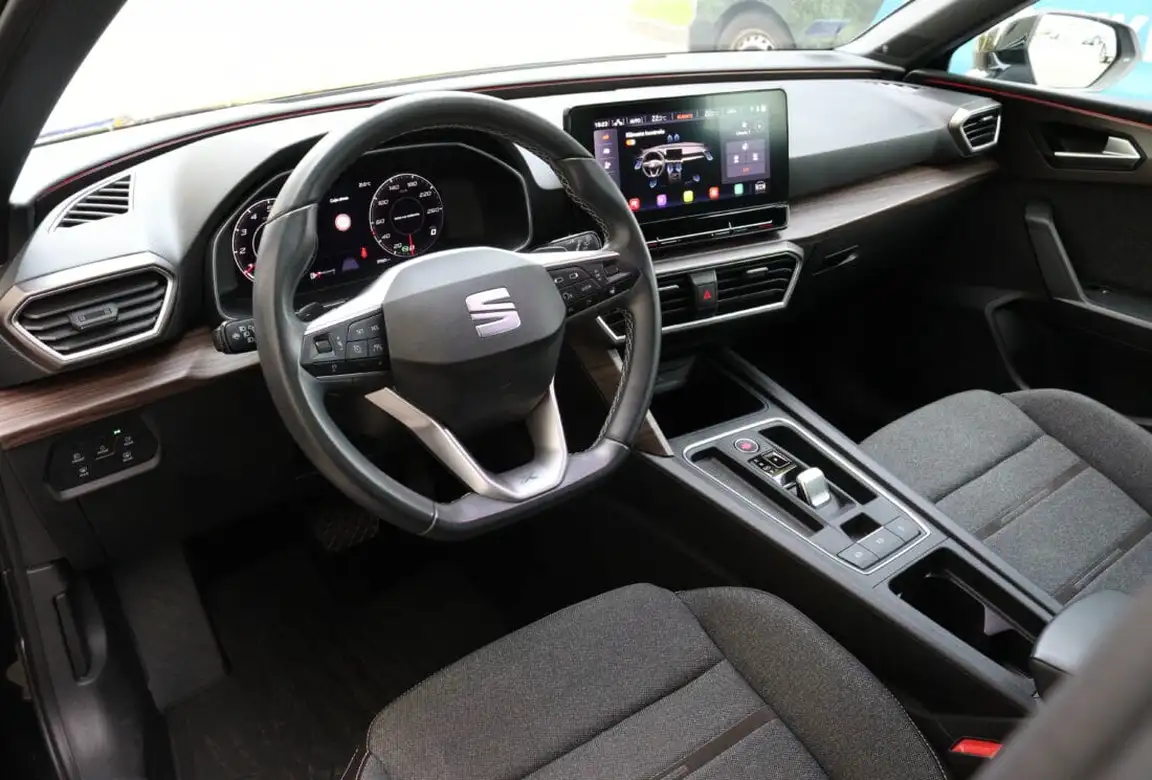 SEAT LEON