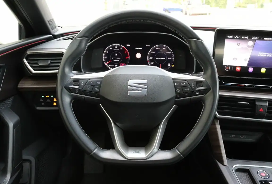 SEAT LEON