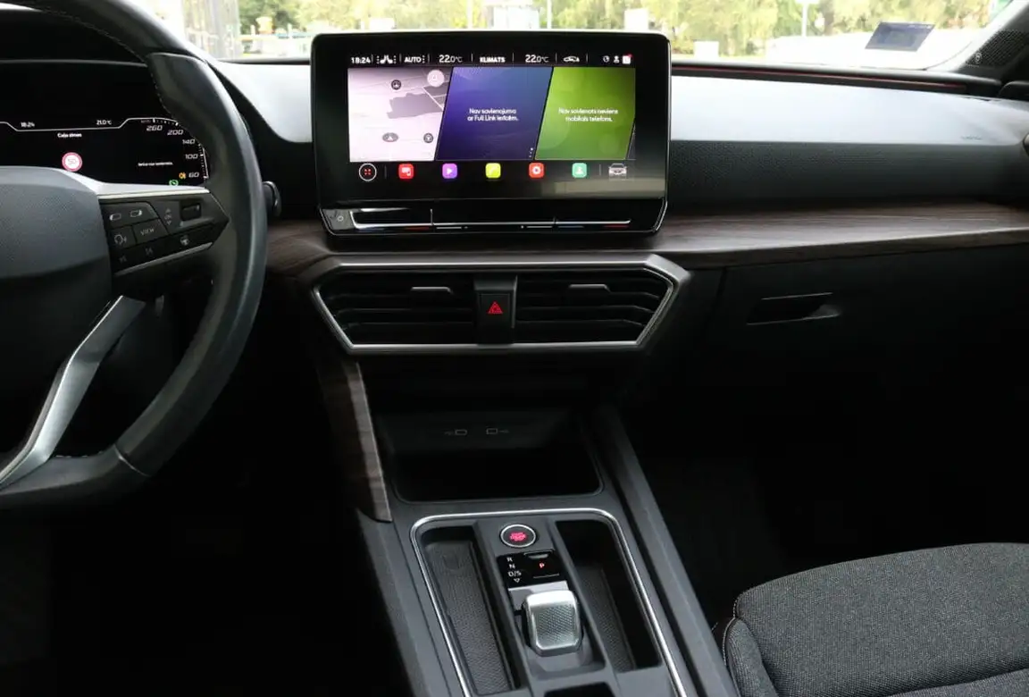 SEAT LEON
