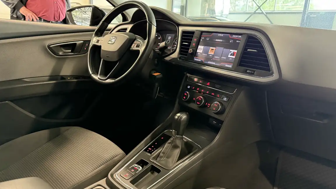 SEAT LEON