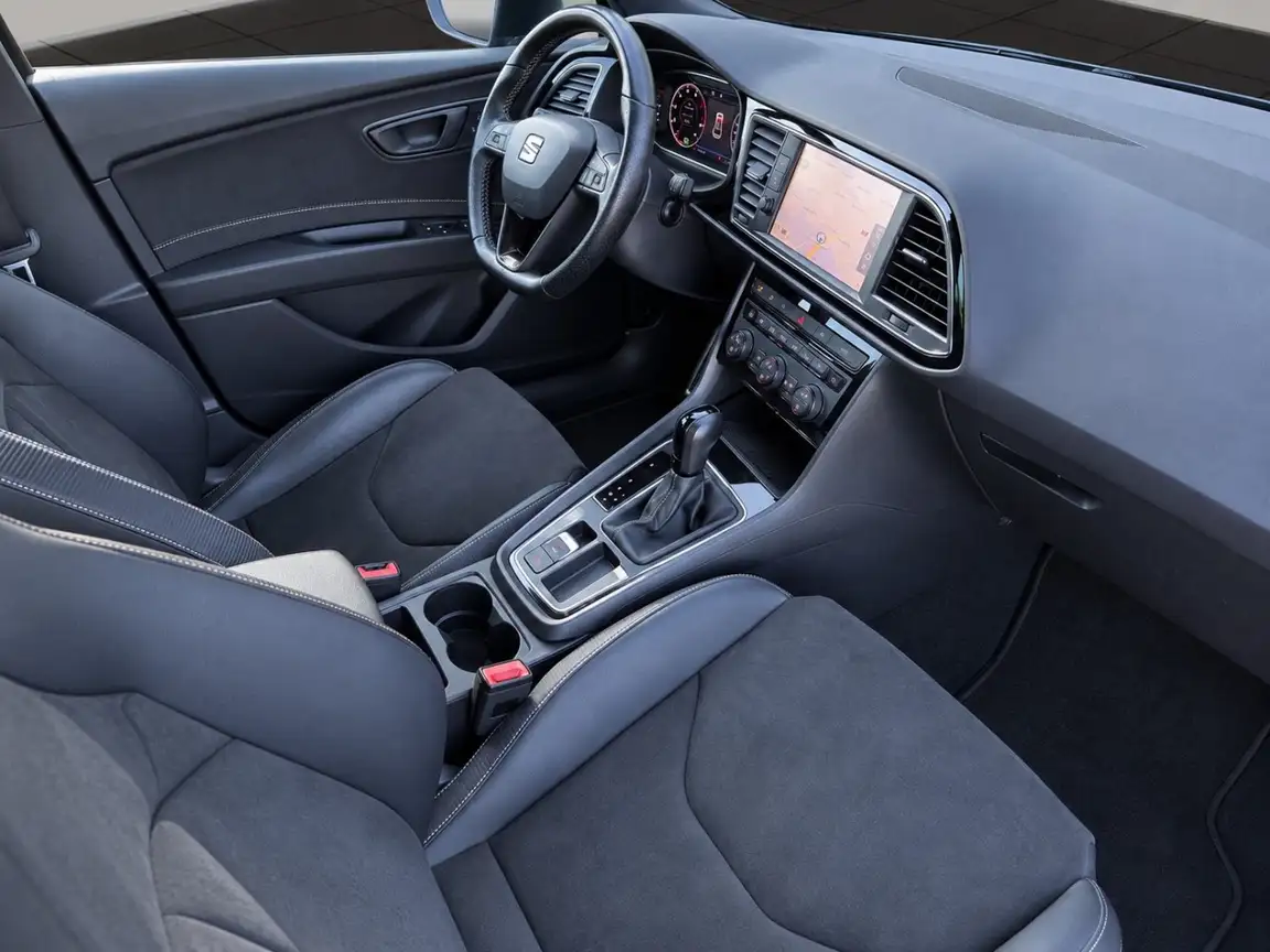 SEAT LEON