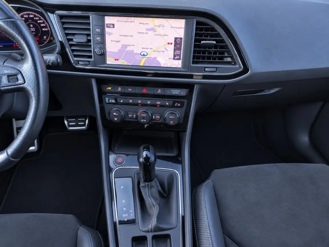 SEAT LEON