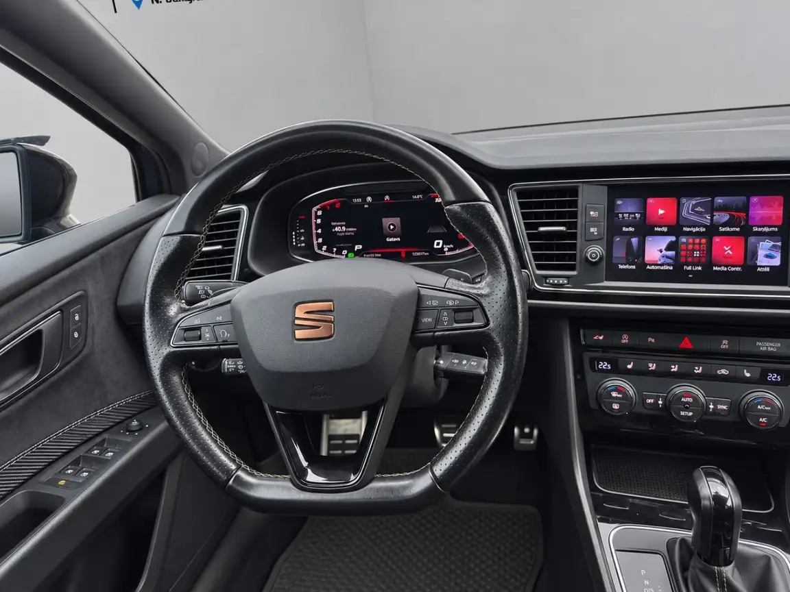 SEAT LEON