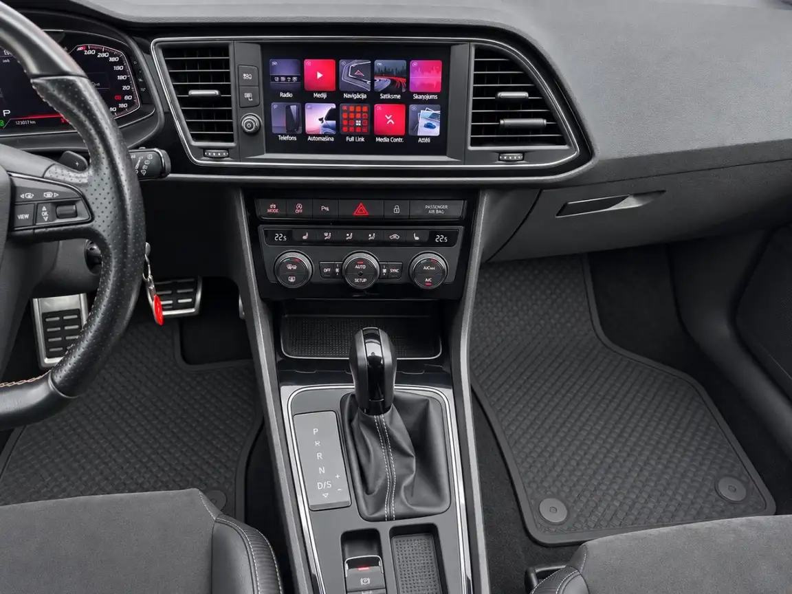 SEAT LEON