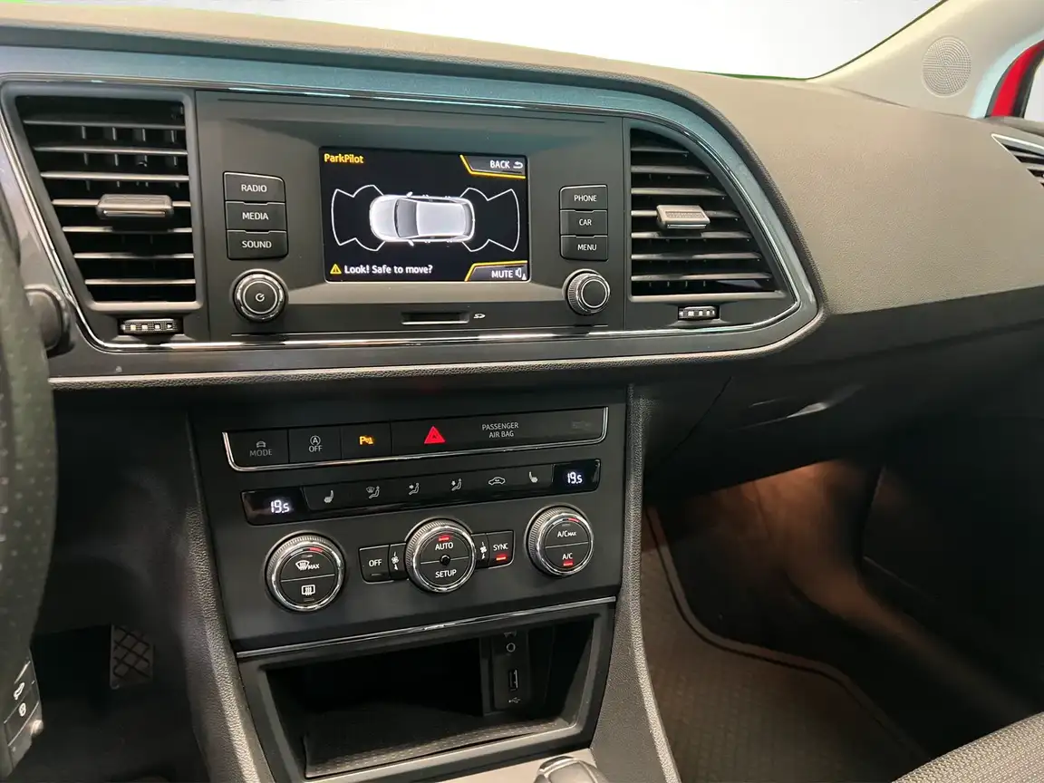 SEAT LEON