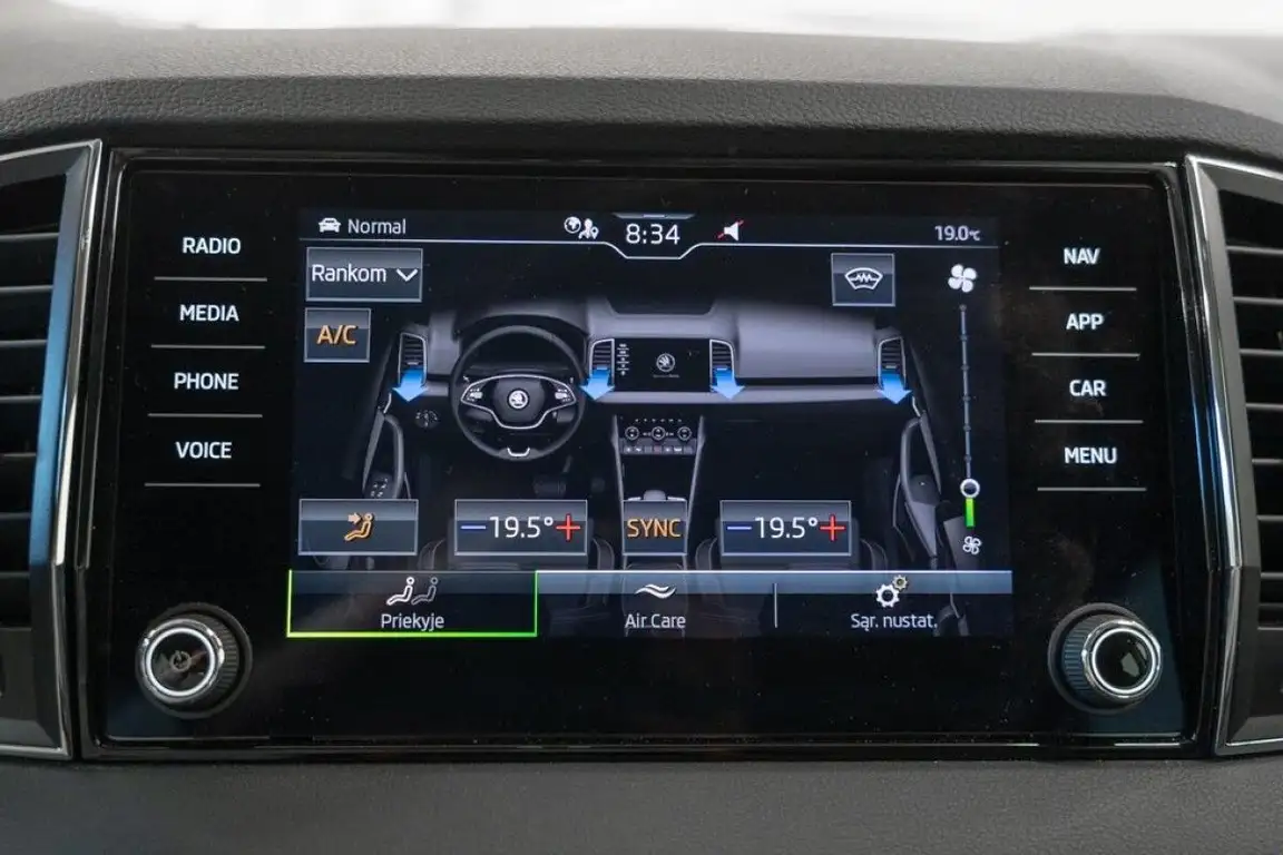 SKODA KAROQ