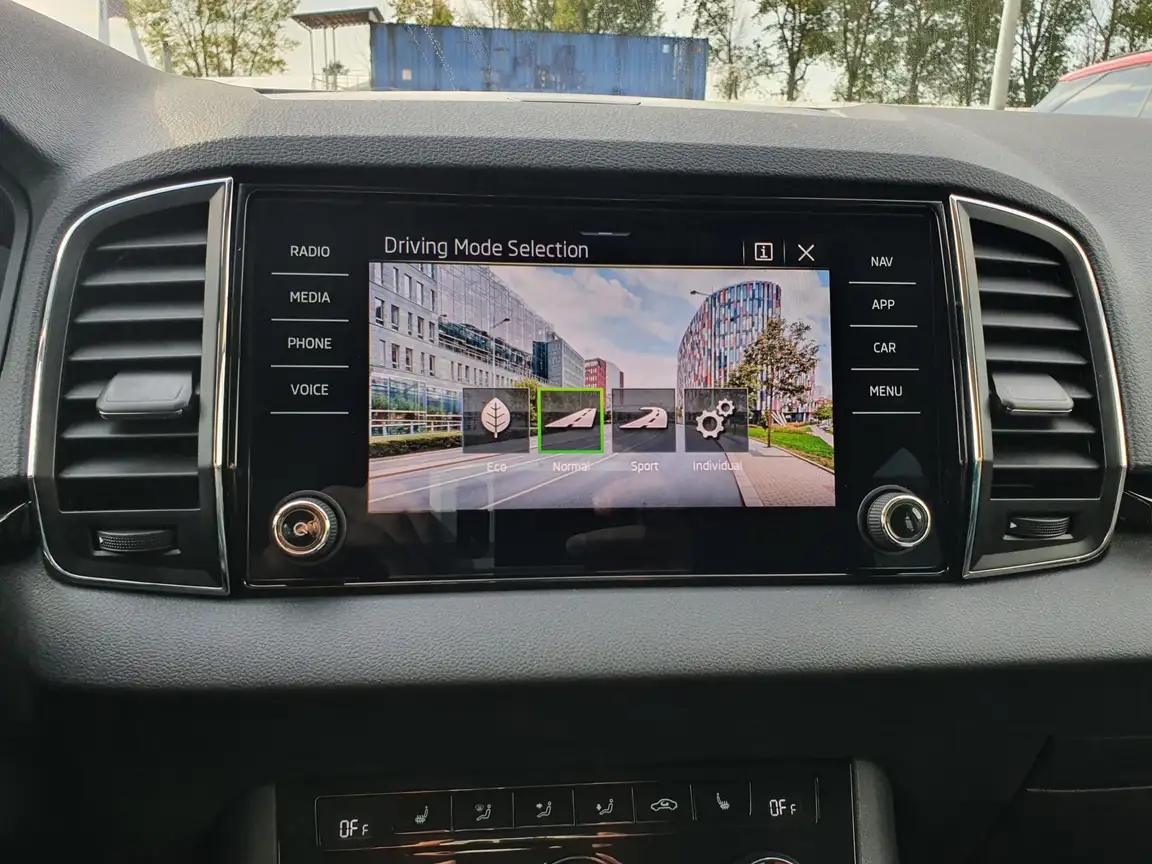 SKODA KAROQ