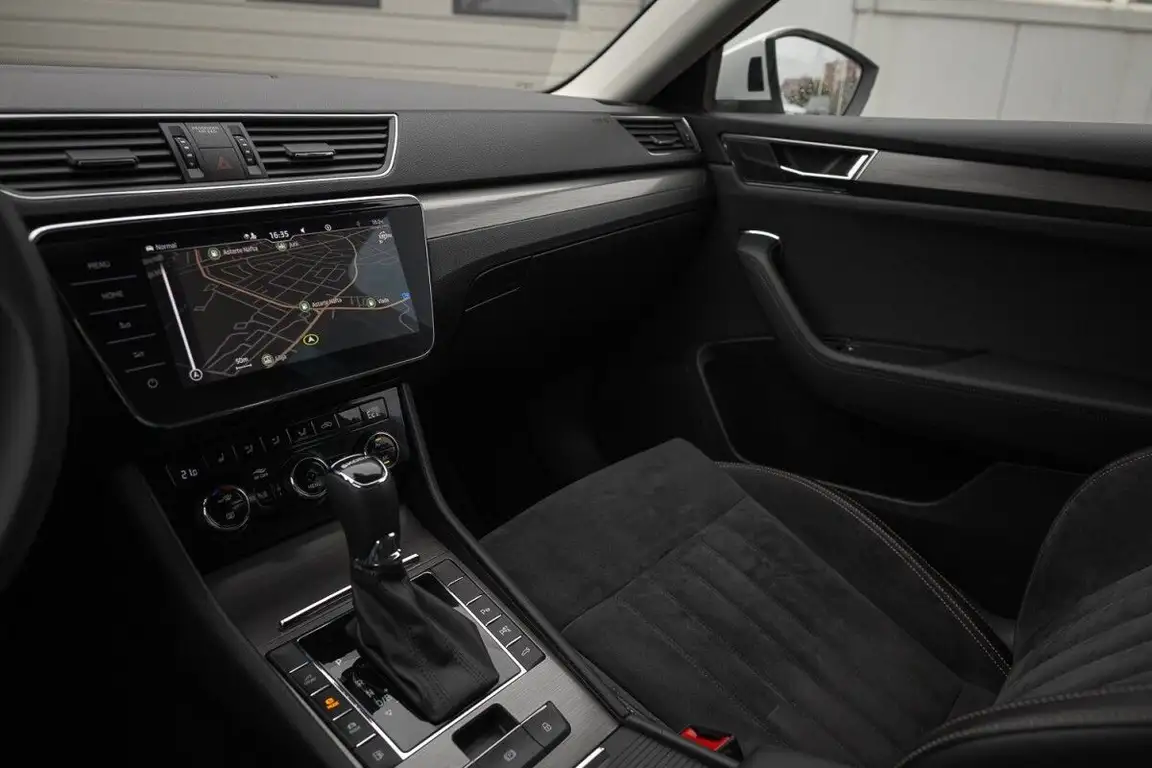 SKODA SUPERB