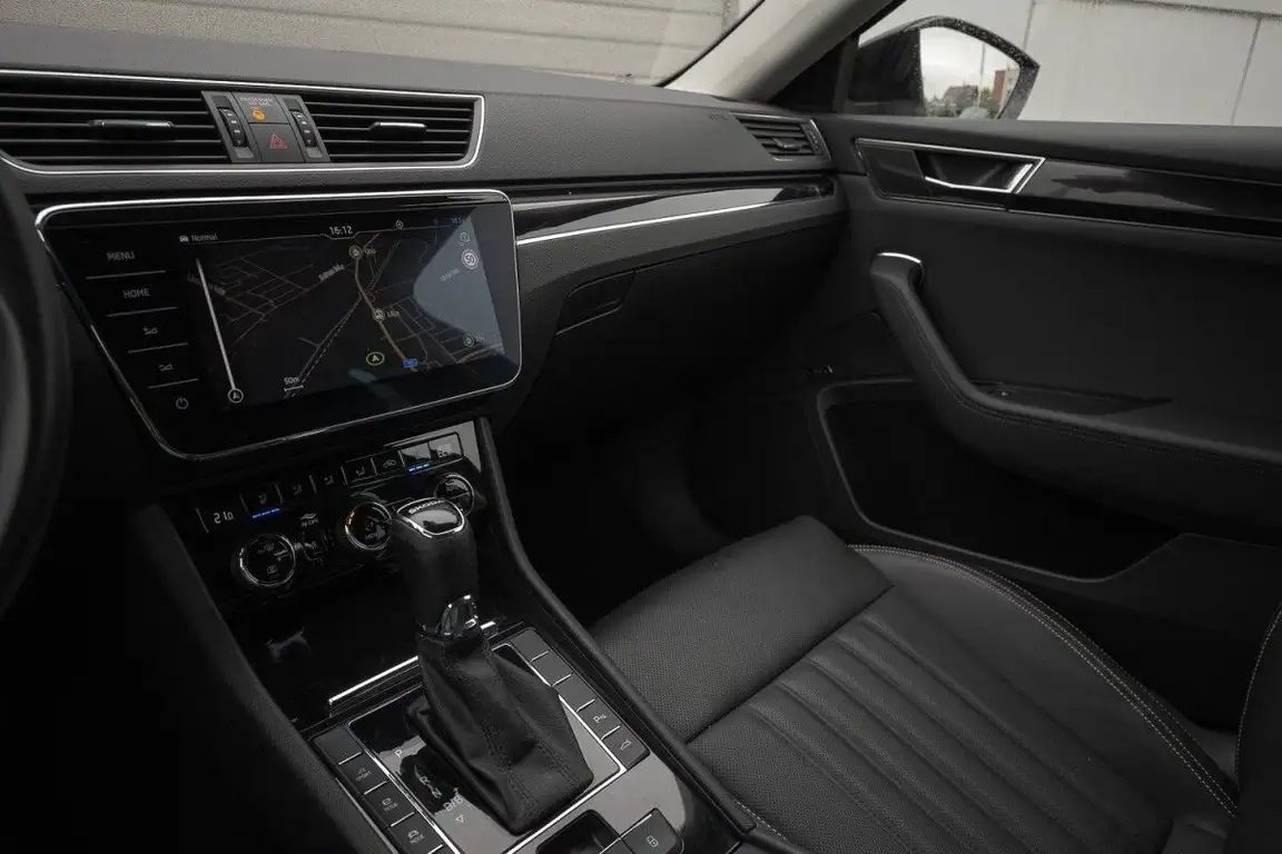 SKODA SUPERB