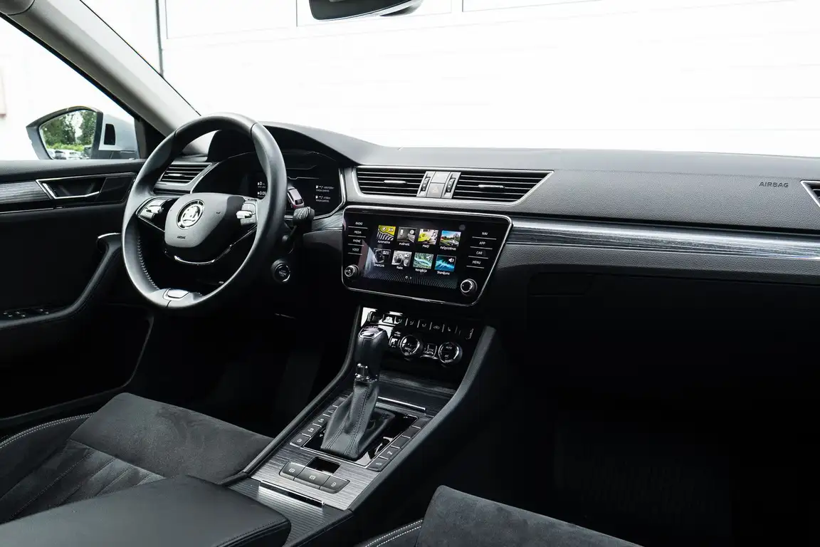 SKODA SUPERB